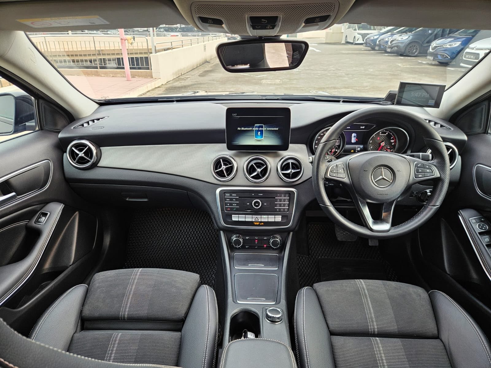 Mercedes-Benz GLA180 Urban Edition photo 6